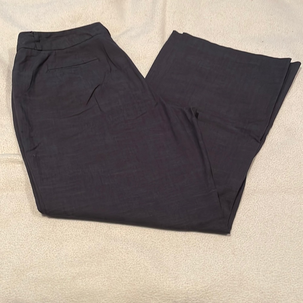 Navy blue Apt 9 Modern Fit slacks. Size 14 short.